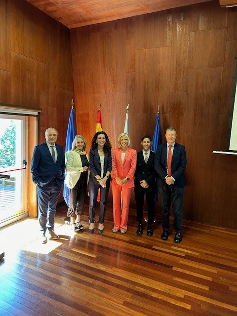 La Doctora con los Diretores y los miembros del Tribunal de calificación